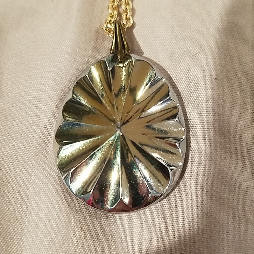 Cool crystal detailed stone with a good rose - Picture 2 of 2